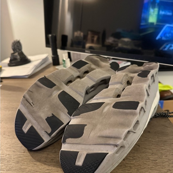 On Cloud Running Cloudmonster Sneakers - Men’s size 10 - Grey and White - Picture 9 of 16